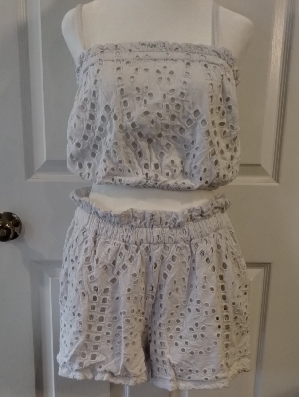 Express White Eyelet Crop Top & Short Set. (107)
